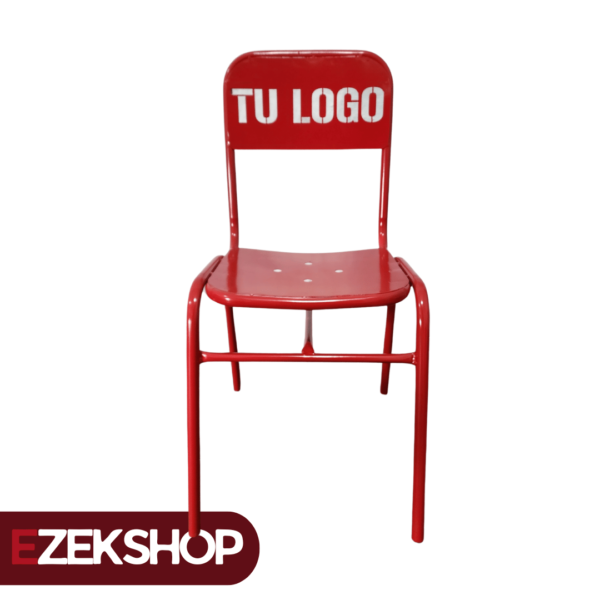 Silla con logo de metal