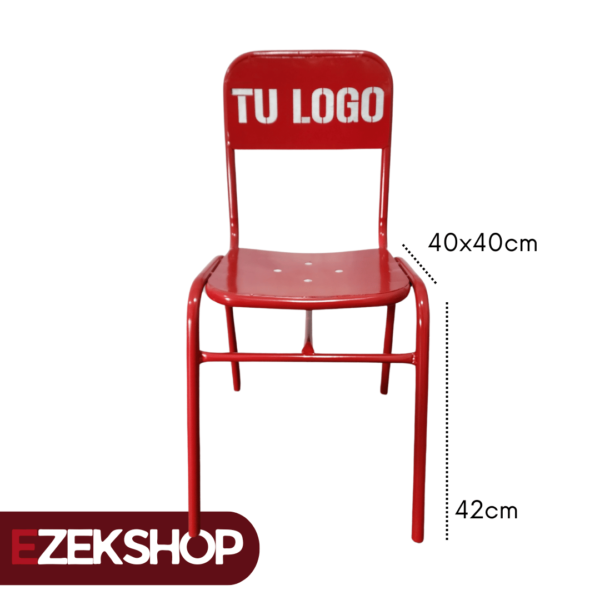 Silla con logo de metal